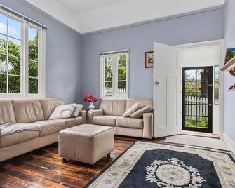 Gatehouse on Stoke - New Town - Living room