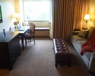 Oak Ridge Hotel & Conference Center - Chaska - Living room