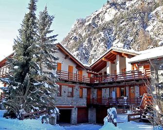 Apartment in Antey-saint-andre Near Ski Lifts - Antey-Saint-André - Edificio