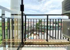 Comfort 2BR 6th Floor Metropark Condo By Travelio - Cikarang - Balcony