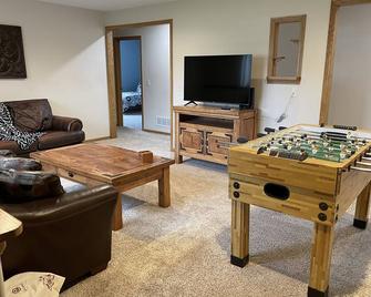 Spacious and beautiful 3,020 square foot 5-bedroom walkout - Hutchinson