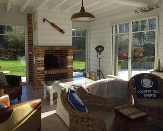 Cottage in Vinnerville With Sauna - Sassetot-le-Mauconduit - Living room