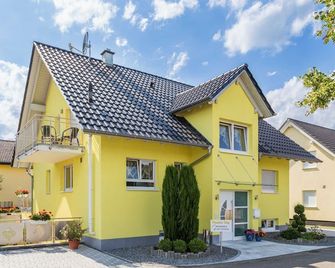 Standard Family Room - Pension Sieg - Rust - Building