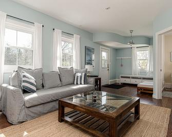 Historic 1853 Kingsgate Lakehouse - Delta - Sala de estar