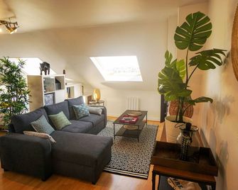 Studio 'En Coeur de Ville' - Proche Mairie et Quartier Perret - Calme et Charmant - Le Havre - Living room