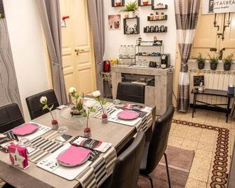 Pitagora House, 3 Bedrooms, Bathroom, Tv And Dining Room, Cooking Area, Veranda - Taranto - Dining room