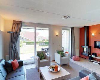 Well-kept holiday home with roof terrace - Kortgene - Sala de estar
