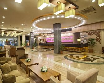 泰坦精選飯店 - Konakli - 大廳