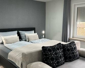 Spacious luxury apartment - Friedrichshafen - Habitación