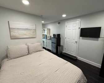 Separate-entrance Charming South Tampa Studio - Tampa - Bedroom