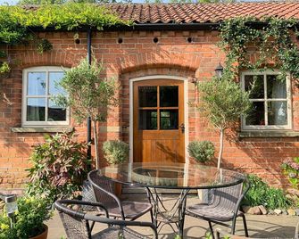 Stable Cottage - Hornsea - Patio
