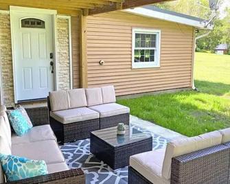 St Lawrence River Retreat - Ogdensburg - Patio