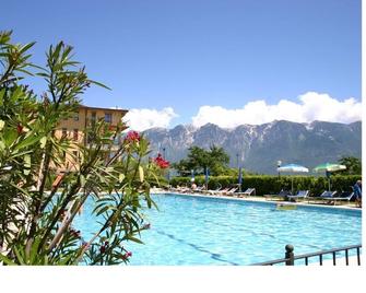 # 208 Casa Allegro for 4 people, pool, lake view - Tignale - Basen