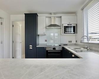 Castle View Chalet by Clonlum Cottages - Newry - Cuisine