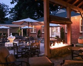 The Monte Vista Hotel - Black Mountain - Binnenhof