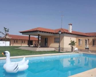Finca Villamorena Rural 6 People - Velayos - Piscina