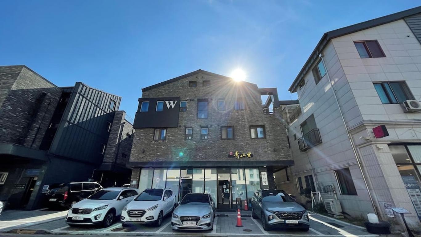 W 頂級機場旅館