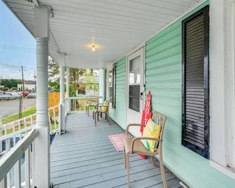 1 Mi to Stadium: Home w/ Porch in Greenville! - Greenville - Balcony