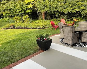 Enchanting Garden home, Cozy yet spacious. - Oreland - Patio