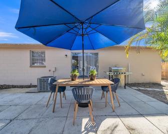 Serenity Retreat: Charming Home Near Attractions! 3 Bedroom Home by RedAwning - Brandon - Patio