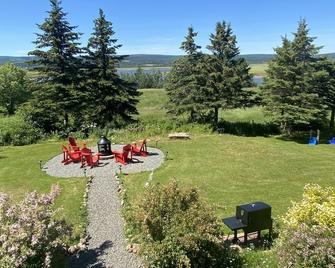 Views, near famous attractions Fundy's Lost Lobster Apartment - Riverside-Albert - Patio