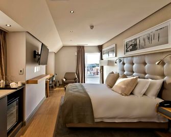Krystal Beach Hotel - Gordon's Bay - Bedroom