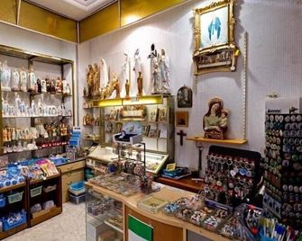 Hotel St-Etienne - Lourdes - Tienda