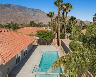 Near Downtown Palm Springs, Private Pool, Spa & Bbq, Great Location! Sleeps 6 - Palm Springs - Piscina