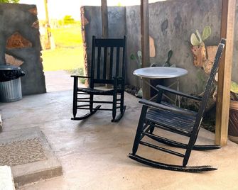 The King Suite At Casa Hermosa, Gaze At Sleeping Lion Mountain From Your Porch! - Fort Davis - Binnenhof