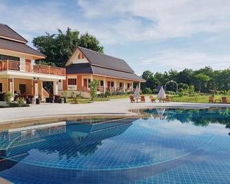 Entire Resort · Boutique Resort in Beautiful Chiang Mai 40+ Guests - Mae On - Piscina