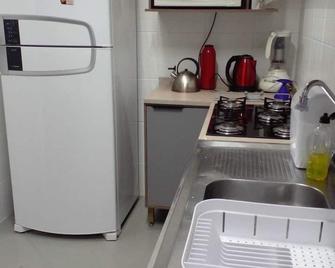 Great home in Campeche. 2 bedrooms, 1 bathroom, garage, wifi, air conditioning - Florianopolis - Kitchen