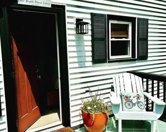 Secluded Cottage Near Chq Institution & Lake - Mayville - Balcony