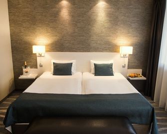 Hotel Azúr - Siófok - חדר שינה
