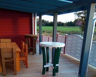 Ferienwohnung in Ruhiger Lage mit Überdachter Terrasse - Westoverledingen - Patio