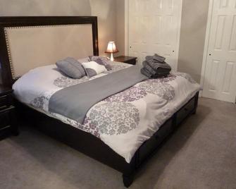 Fun and walkable area, sleeps 9, private parking and patio, newly renovated! - San Luis - Habitación