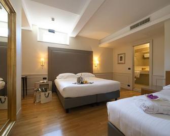 Hotel Fenice - Milan - Bedroom