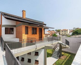Season House In Curitiba - Near Arena And Clube Curitibano - Curitiba - Gebäude