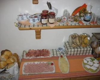 Bed and Breakfast Galet - Ledro - Buffet