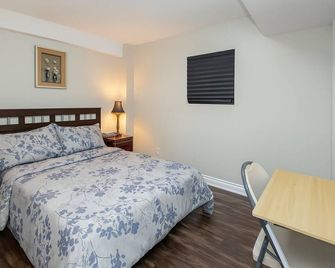 Newly Renovated 3BR Orangeville Basement Suite with Private Access, 10 Min Walk to Headwaters Hospital, 5 Min Drive to Mount Alverno! Ideal for Medical Stay, Family Travel & Work Trips! - Orangeville - Slaapkamer