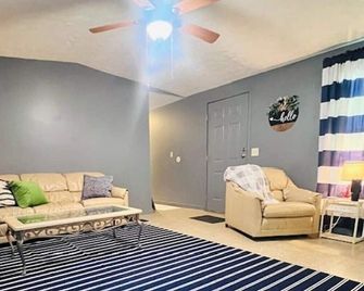 Rachel's Place - Vicksburg - Living room