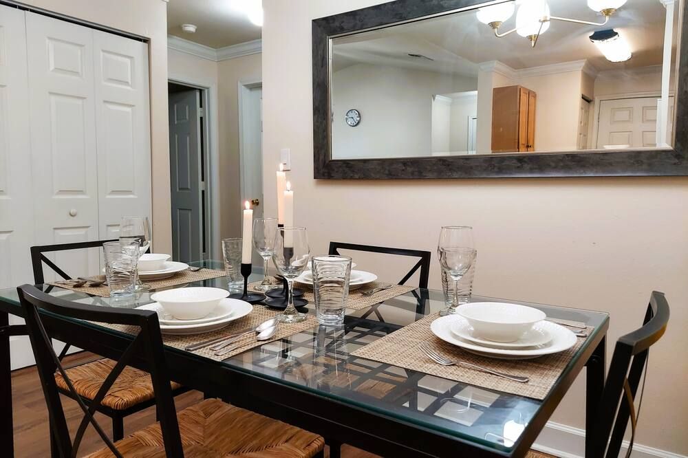 Centrally located 2 Bedroom 1 Bath spacious condo - Tampa - Comedor