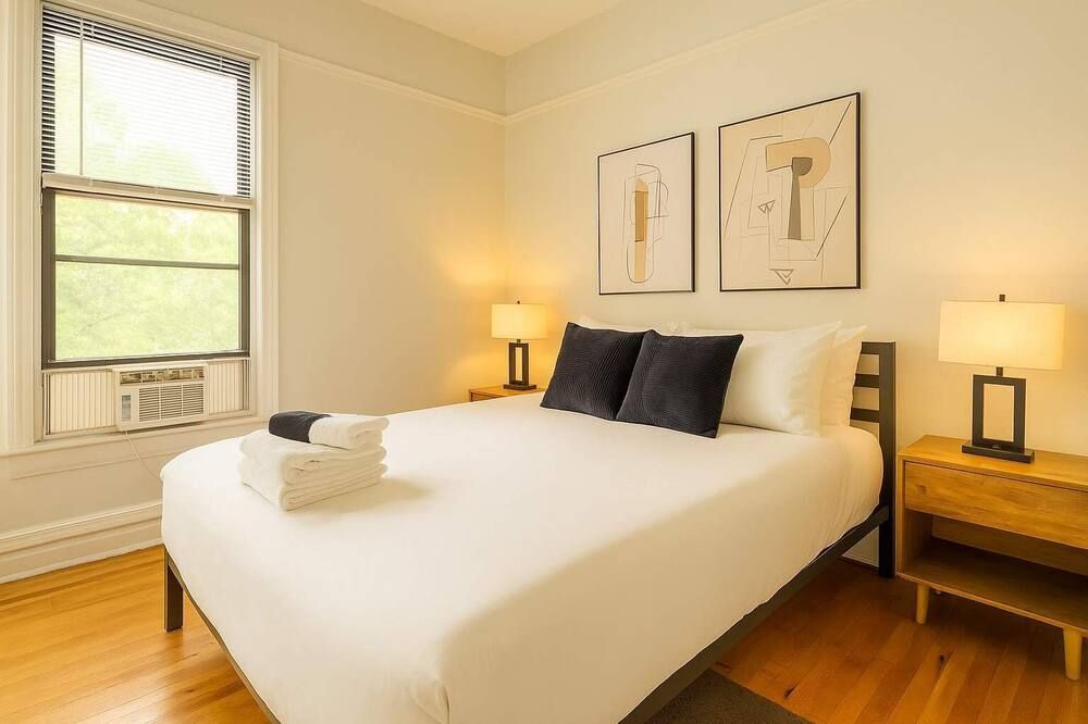 Cozy 3BR Gem in North Center - Chicago - Bedroom