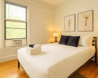 Cozy 3BR Gem in North Center - Chicago - Bedroom