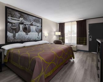 Super 8 by Wyndham Longview/North - Longview - Bedroom