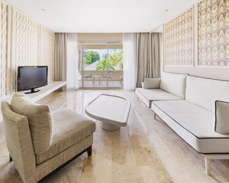 Privilege Aluxes Adults Only - איסלה מוחרס - סלון