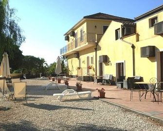 Small house with private terrace 600 meters from the sea near Taormina, in the Reserve - Fiumefreddo di Sicilia - Terasa