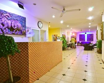 Squareone - Hostel - Patong - Reception