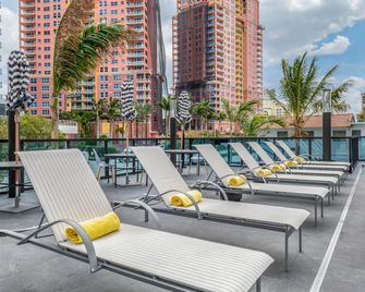 Cambria Hotel Fort Lauderdale Beach - Fort Lauderdale - Piscina