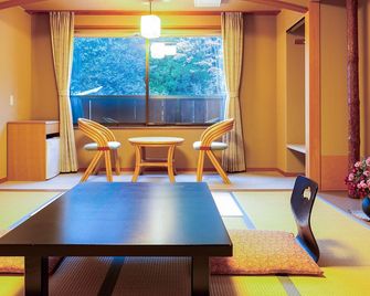 Bergtour Marukita - Hakuba - Eetruimte