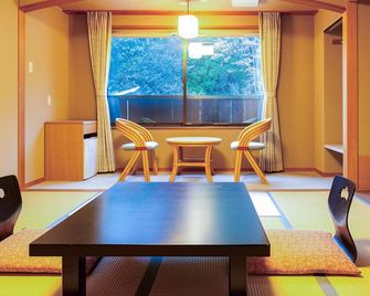 Bergtour Marukita - Hakuba - Comedor